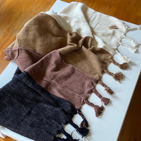 NWT Woven Cotton Throw - Picture 2 of 5